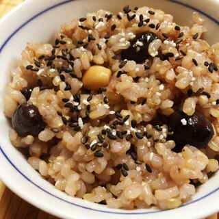 大豆と黒豆の炊き込み玄米ごはん